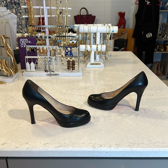Authentic Christian Louboutin black heels size 37.5/US 7-7.5 - Picture 1 of 7
